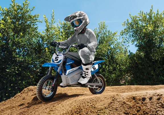 MX350_BL_Refresh_Lifestyle_2