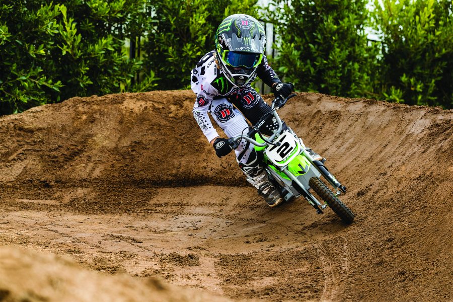 SX350_McGrath_Lifestyle3-900×600