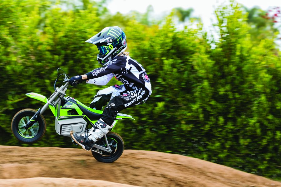 SX350_McGrath_Lifestyle9-900×600